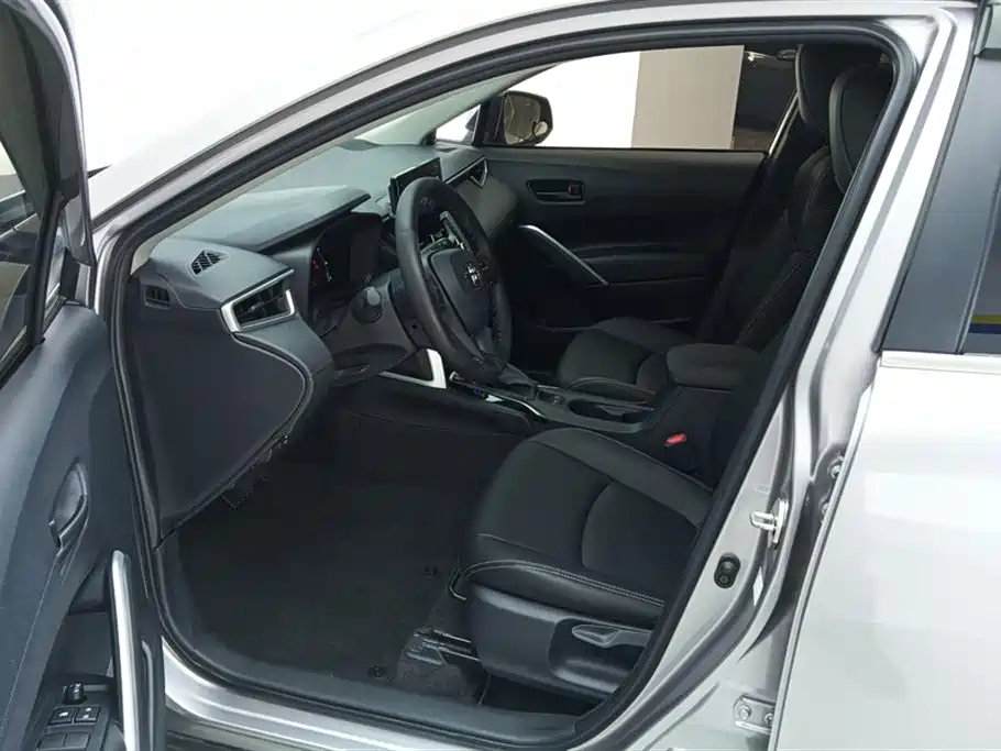 Toyota Corolla Cross 2023 Hybrid 2.0L Pioneer Edition фото 9