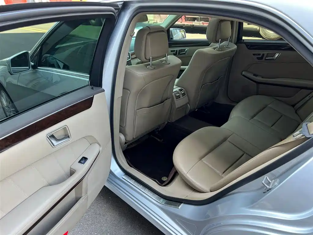 Mercedes-Benz E-Class 2013 Model E 260 L CGI Elegance фото 7