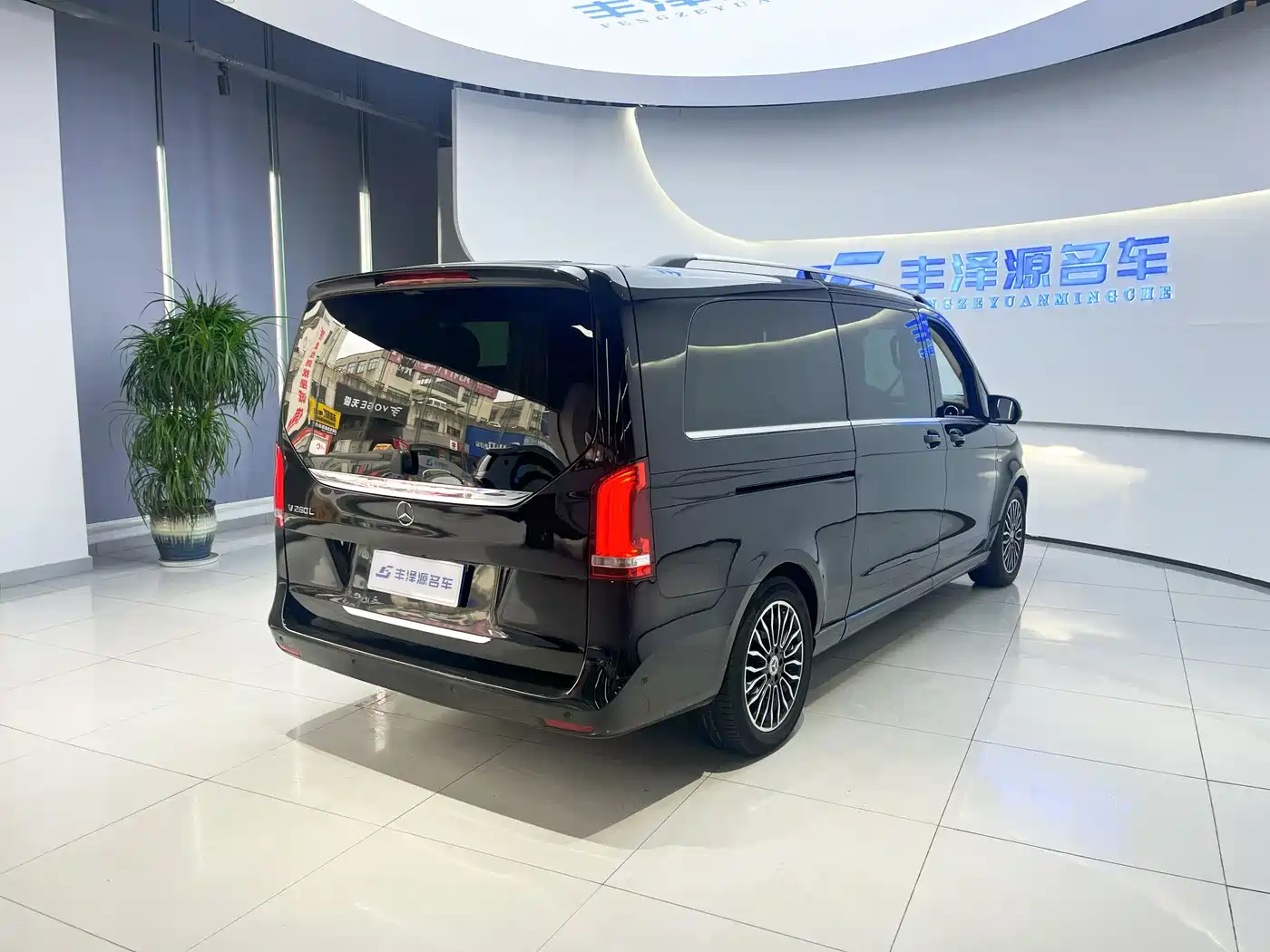 Mercedes-Benz V-Class 2018 V 260 L Premium Long Version China V фото 4