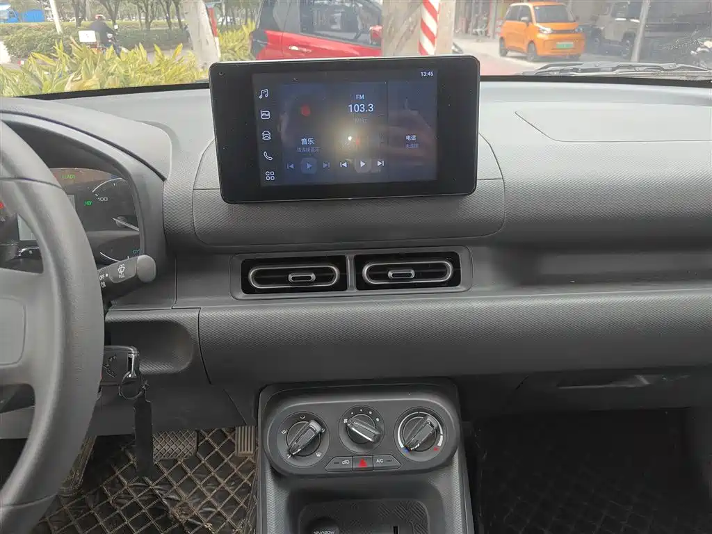 Фото 9 - Wuling Motors Wuling Hongguang New Energy