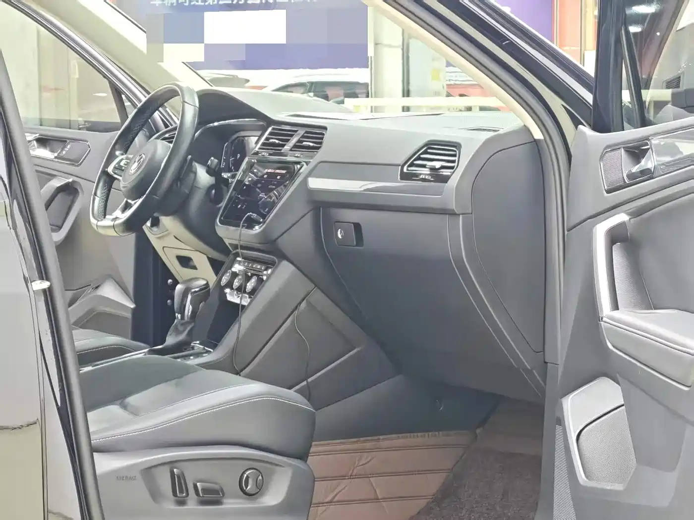 Volkswagen Tiguan L 2021 330TSI Automatic 2WD R-Line Premium фото 8