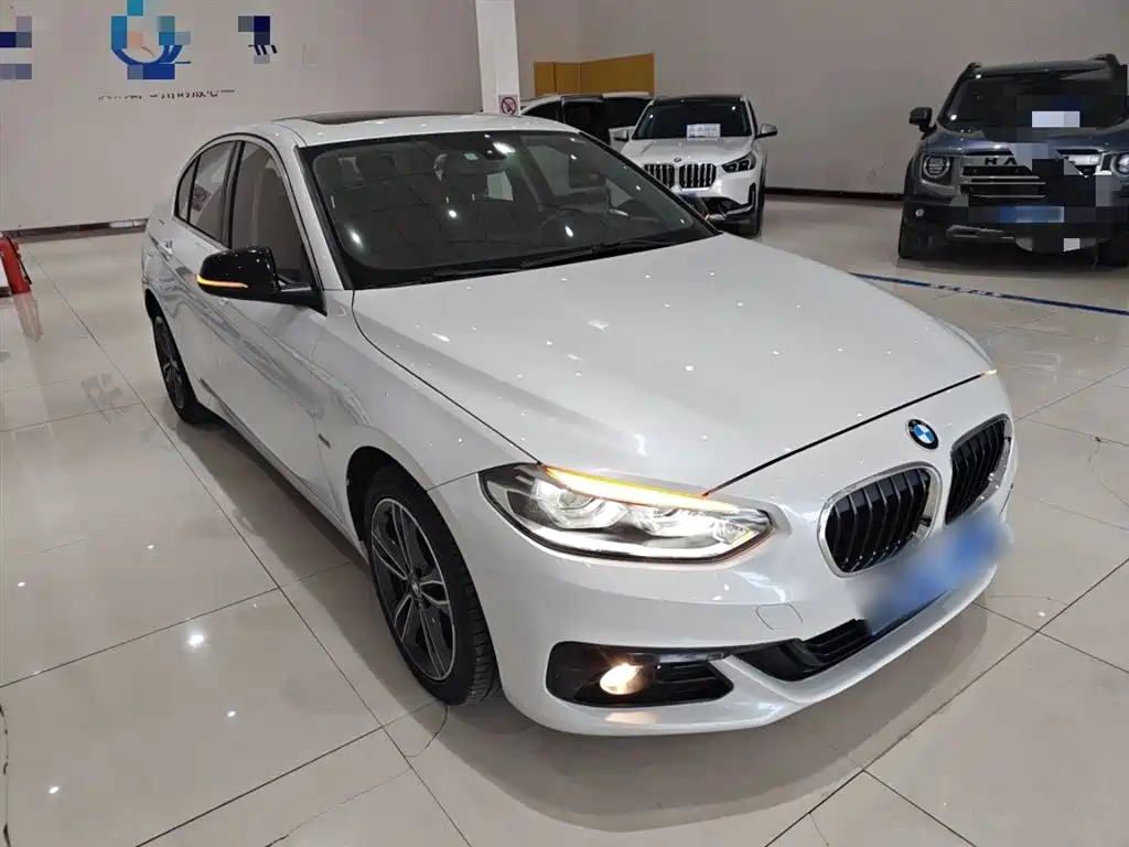 BMW 1 Series 2018 118i Sport Edition фото 4