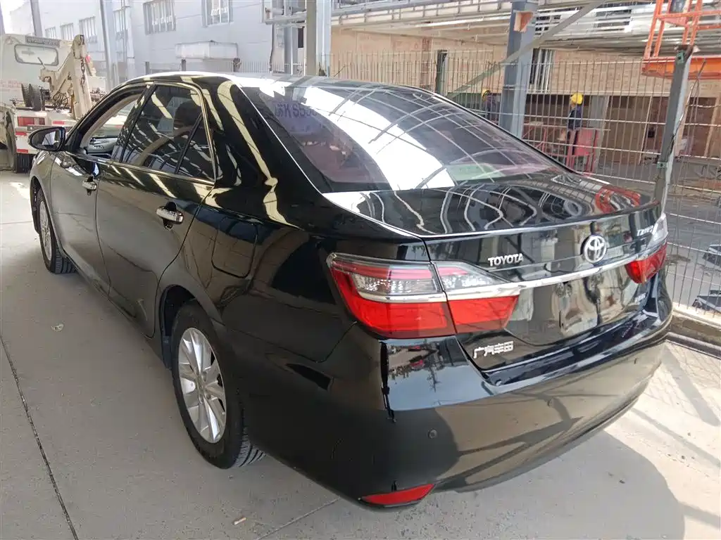 Toyota Camry 2015 2.0G Leading Edition фото 5