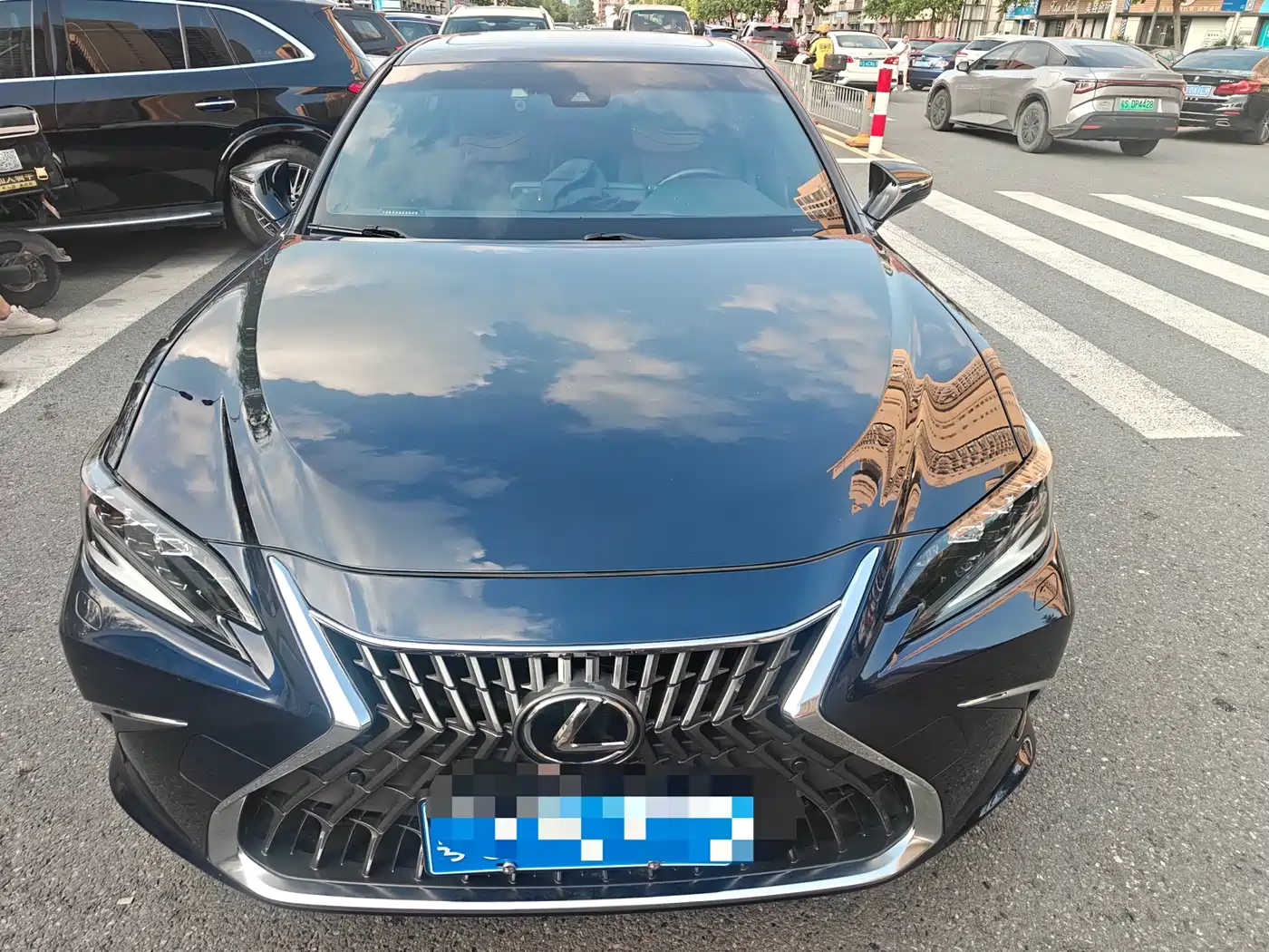 Lexus ES 2022 300h Ultimate Edition фото 2