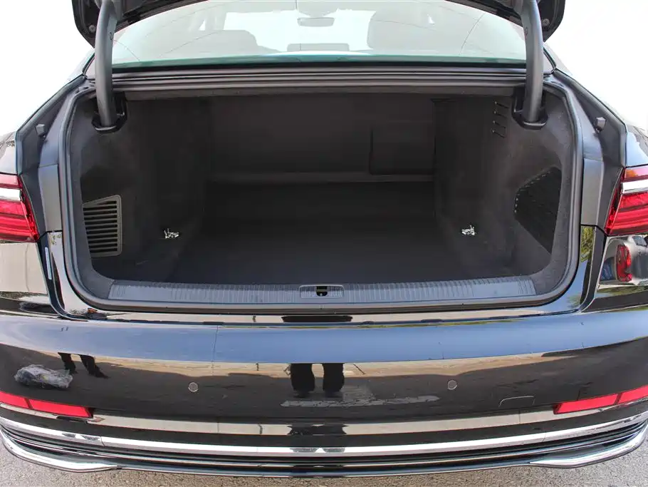 Audi A8 2023 A8L 50 TFSI quattro Exclusive фото 4