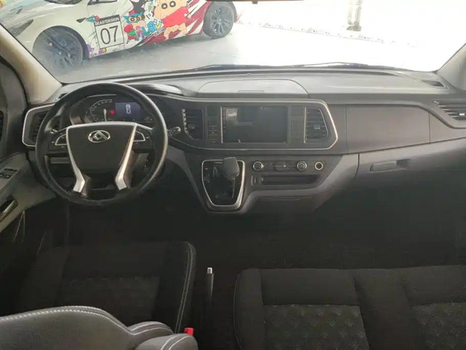 SAIC Maxus Xintu V80 2025 PRO Aoyun 2.0T AMT Short Wheelbase Medium Roof 5/6-Seater фото 12