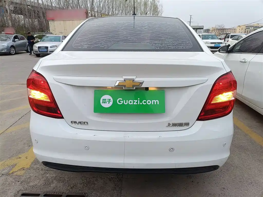 Chevrolet Aveo 2014 Sedan 1.4SL AT Fashion Sunroof Edition фото 6