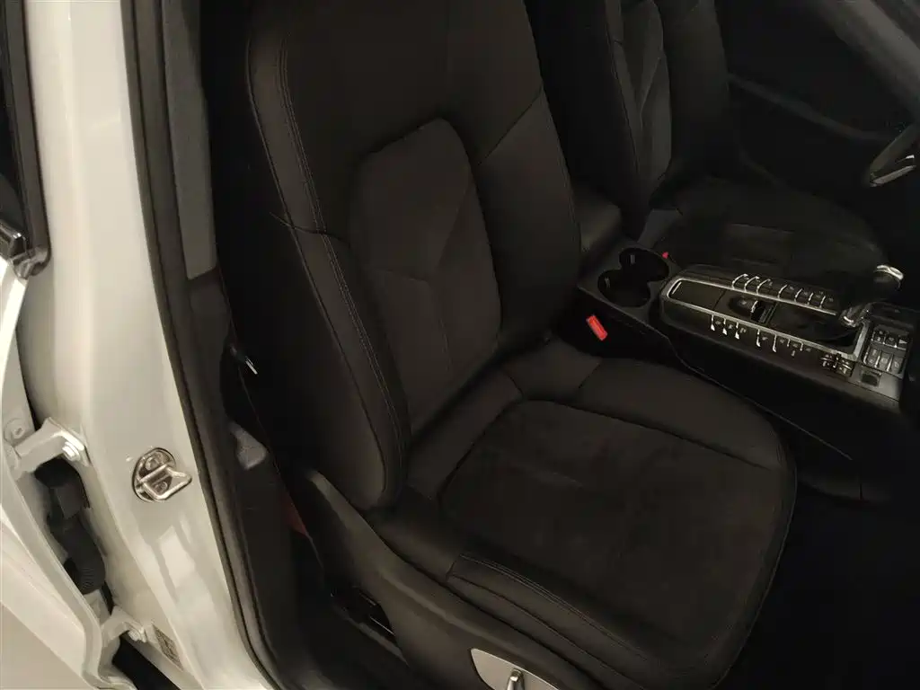 Porsche Macan 2017 Macan 2.0T фото 17