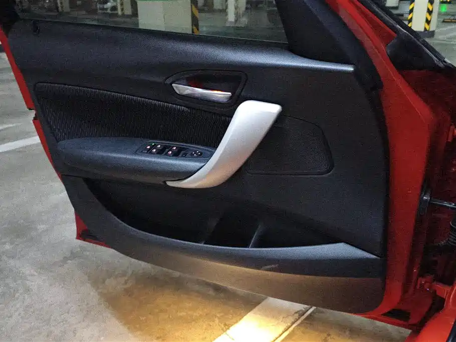 BMW 1 Series (Import) 2016 118i Leading фото 7