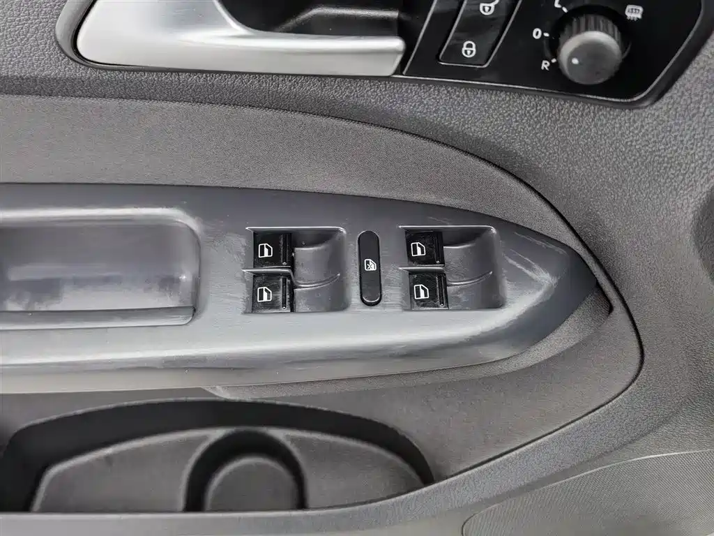 Volkswagen Touran 2015 1.4T Manual Trend Edition 5-seater фото 9