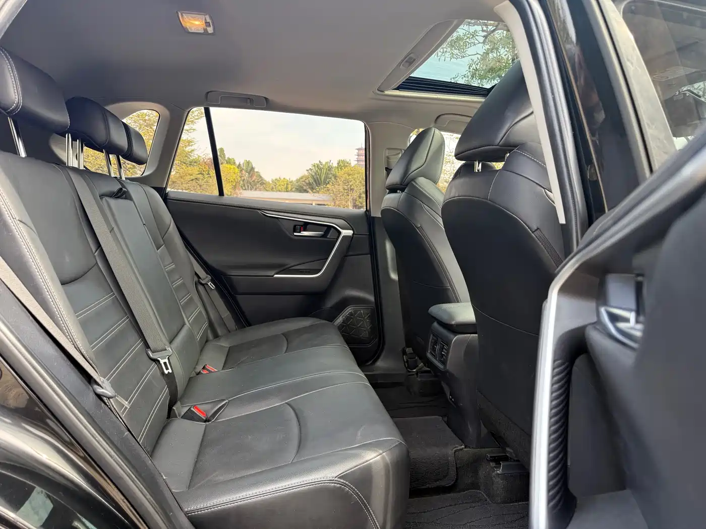 Toyota Wildlander 2022 2.0L CVT FWD Luxury PLUS Edition фото 11