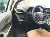 Фото 16 - Toyota Granvia