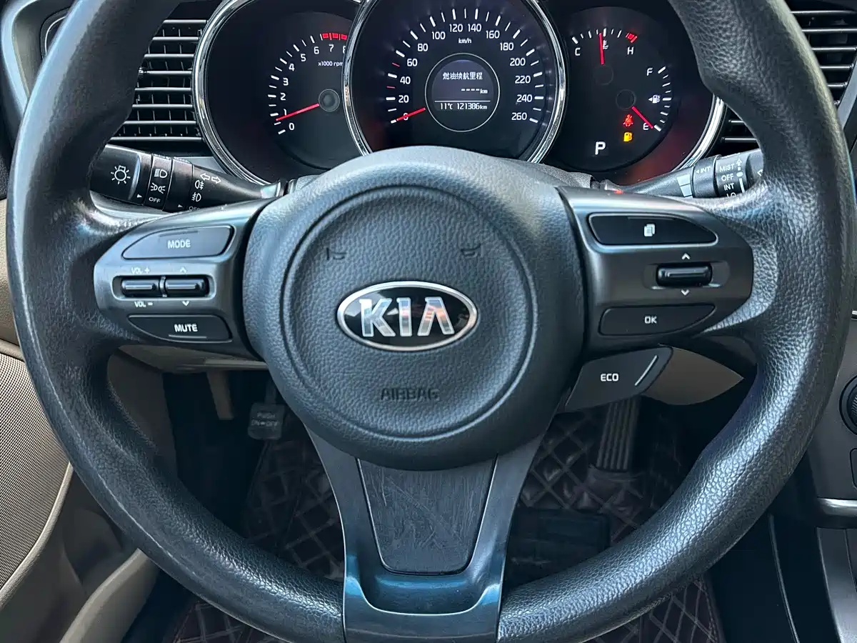 Kia K5 2015 2.0L Automatic GL фото 11