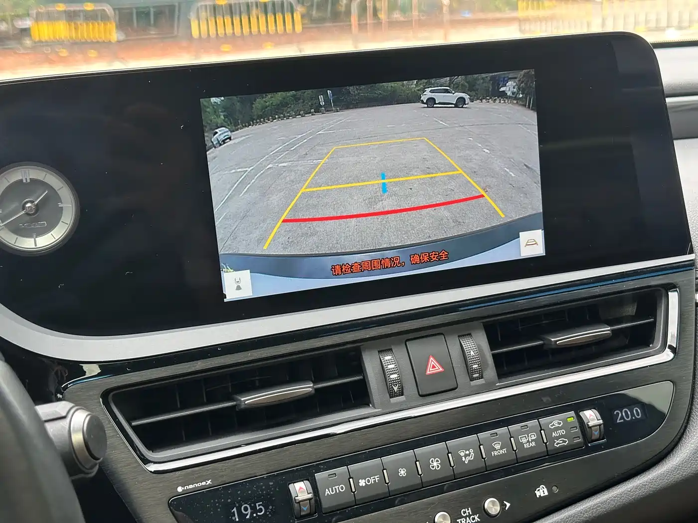 Lexus ES 2023 200 Excellence Edition фото 11