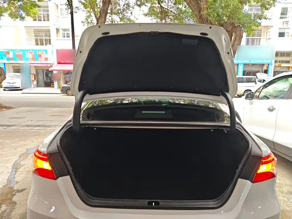Toyota Camry 2023 Hybrid 2.5HGVP Leading Edition фото 19