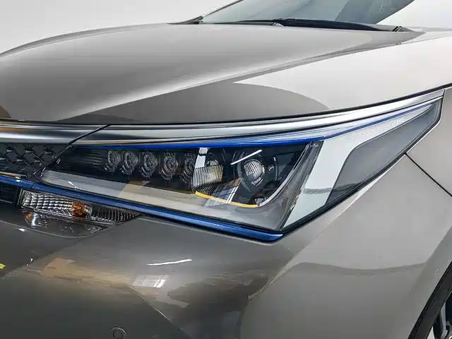 Toyota Corolla Twin Engine E+ 2020 1.8L E-CVT Comfort Edition фото 15