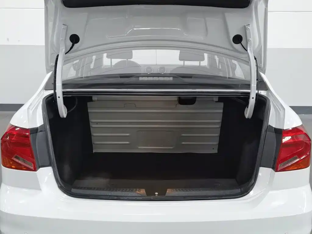 Volkswagen Jetta 2019 2019 Dream Edition 1.4L Manual Fashion