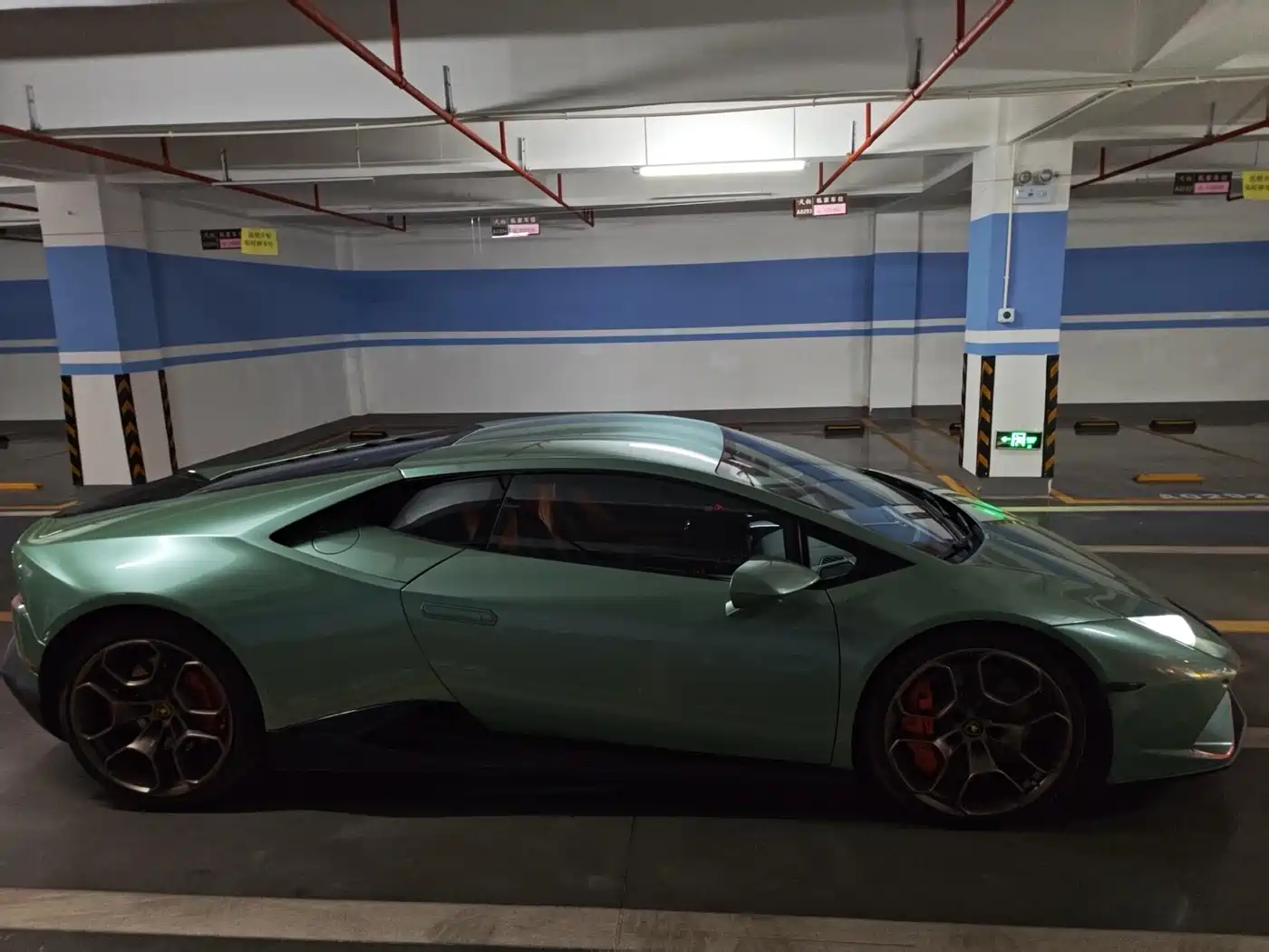 Lamborghini Huracán 2016 LP 600-4 Limited Edition фото 21
