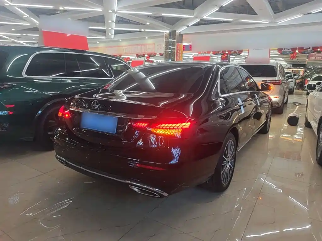 Фото 7 - Mercedes-Benz E-Class