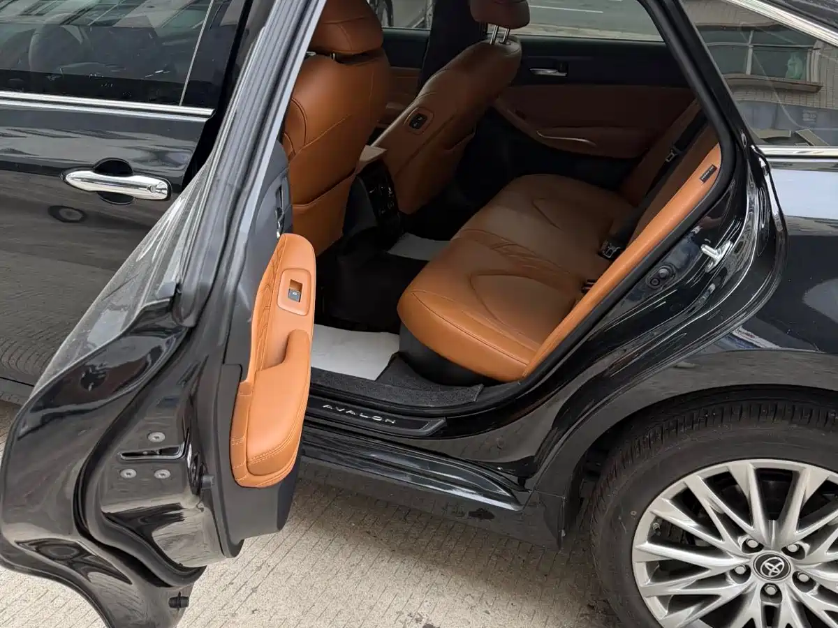Toyota Avalon 2024 Model Hybrid 2.5L XLE Prestige Edition фото 9