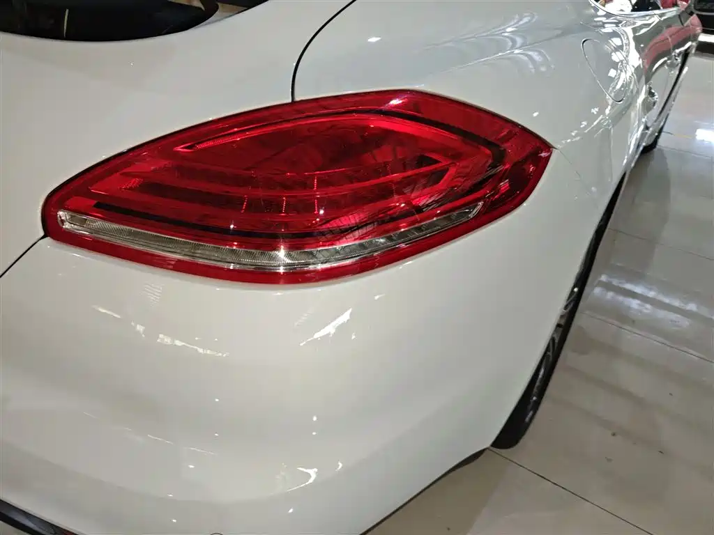 Porsche Panamera 2014 Panamera 4 3.0T фото 24