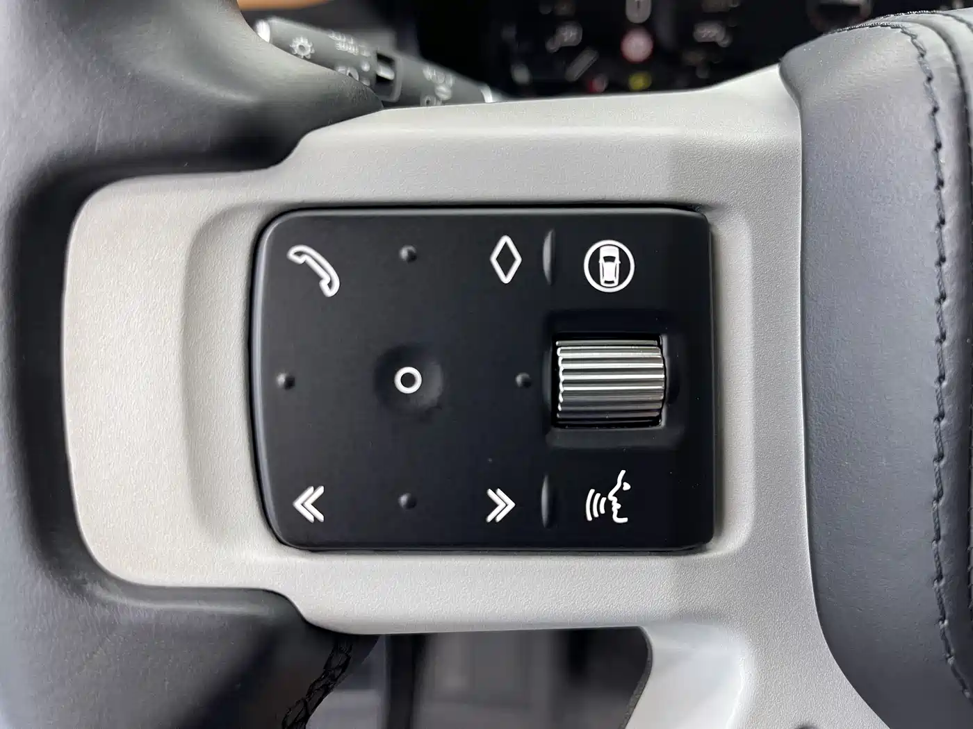Land Rover Defender 2024 110 3.0T P400 Dark Special Edition фото 7