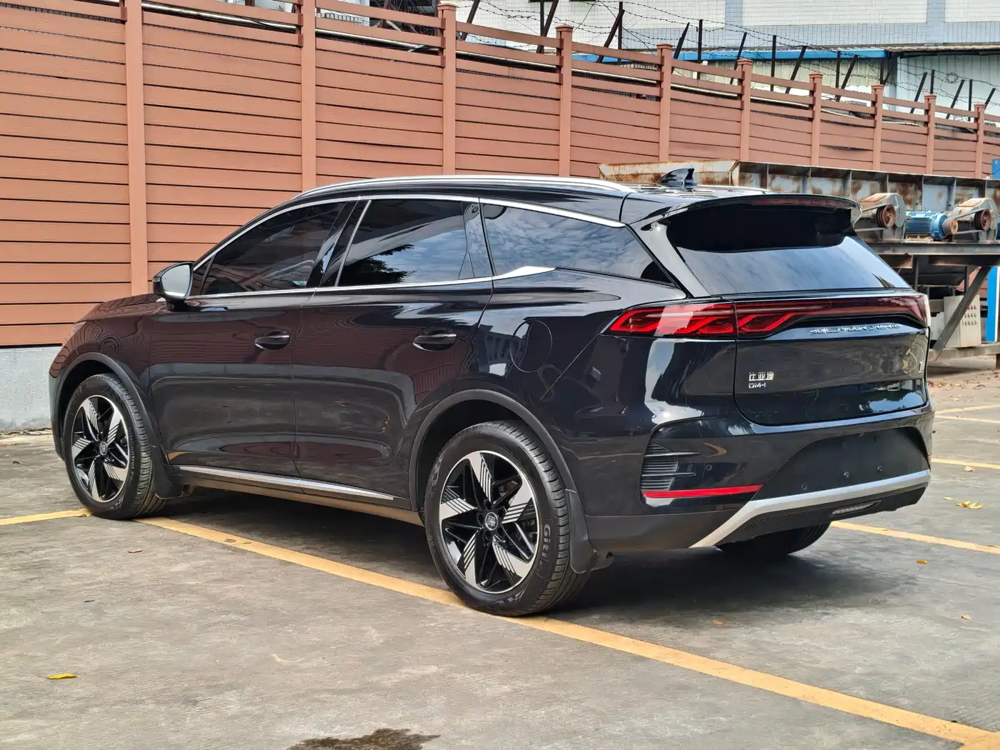 BYD Tang New Energy 2024 DM-i Honor Edition 112KM Premium фото 6