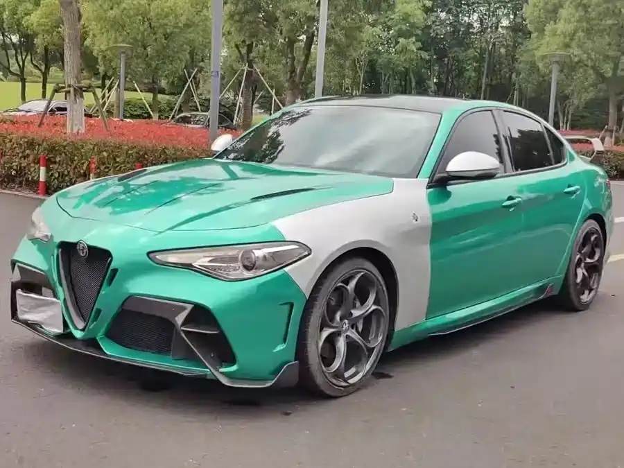 Alfa Romeo Giulia 2017 2.0T 280HP Luxury Edition фото 10