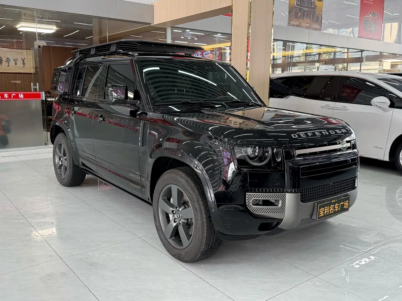 Land Rover Defender 2025 110 3.0T P400 -Dynamic HSE фото 4