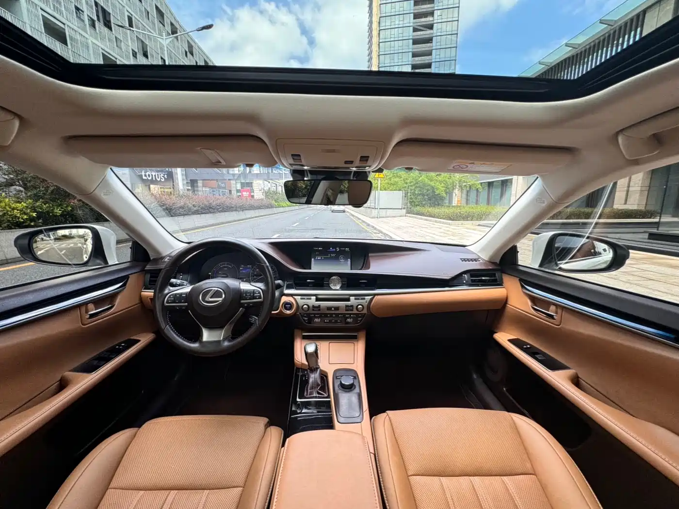 Lexus ES 2017 300h Mark Levinson Comfort Edition фото 8