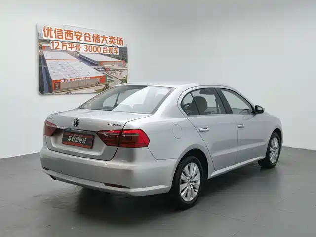 Volkswagen Lavida 2013 Facelift Classic 1.6L Automatic Comfort — фото 2