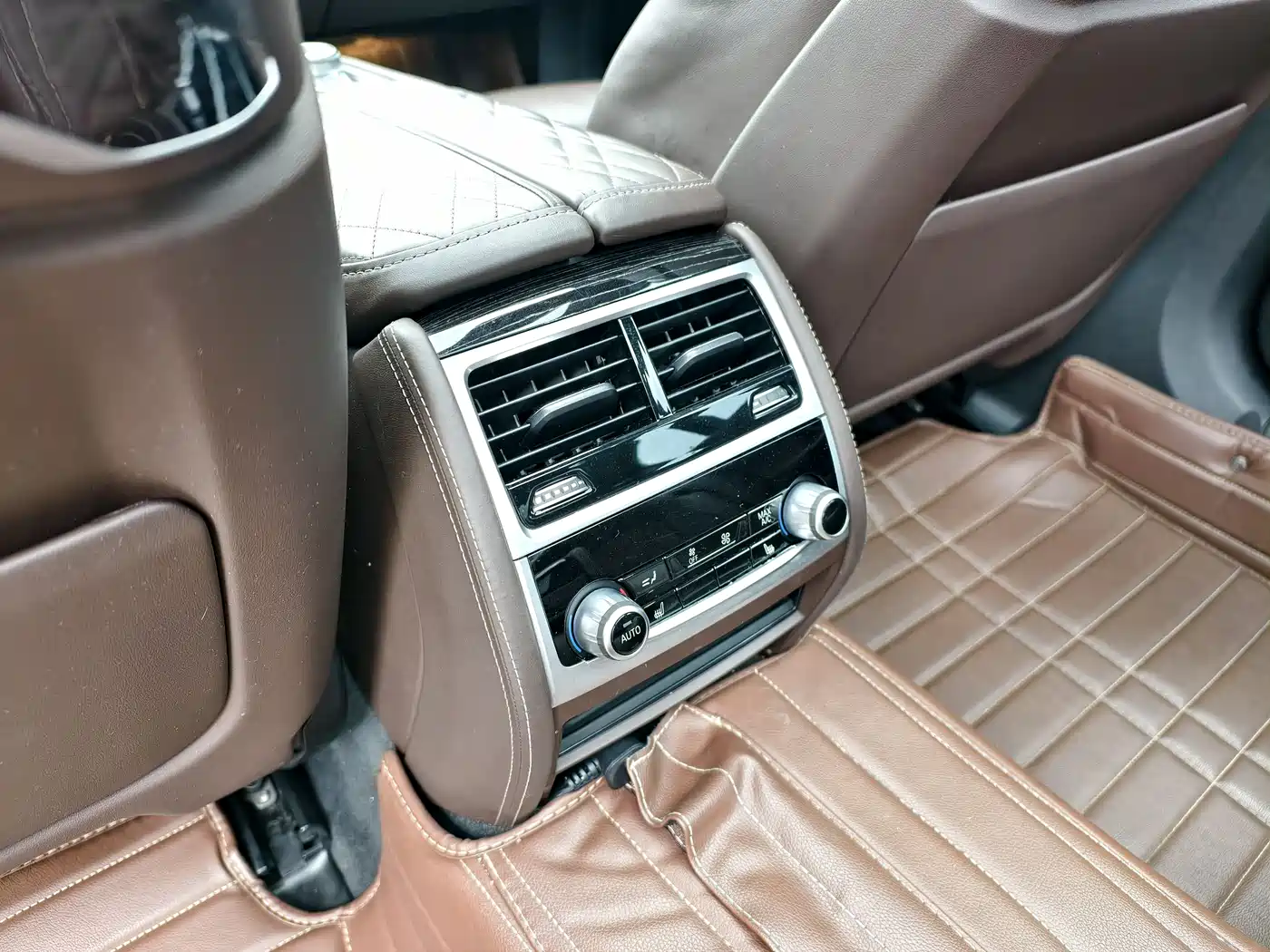 BMW 7 Series 2021 Model 740Li Leading M Sport Package фото 25