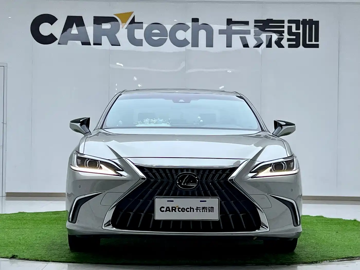 Lexus ES 2023 200 Excellence Edition фото 7