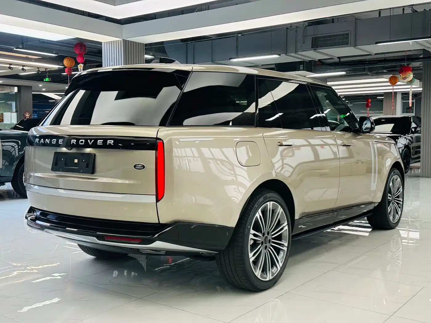 Land Rover Range Rover 2026 Model 3.0 L6 400PS AB Long Wheelbase Version фото 3