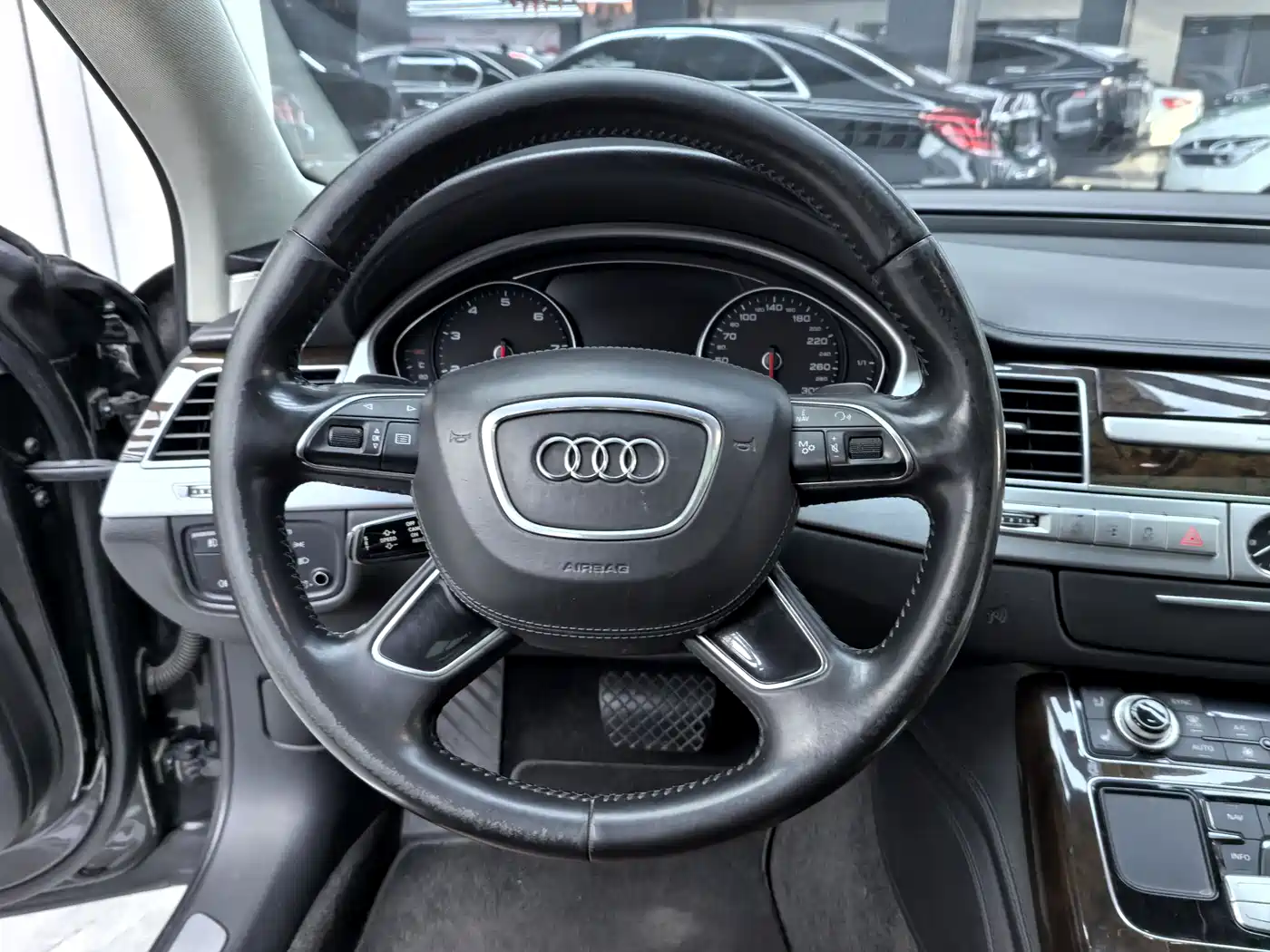 Audi A8 2013 A8L 45 TFSI quattro Luxury фото 6
