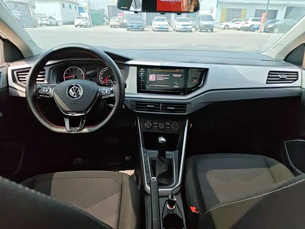 Volkswagen Polo 2021 Plus 1.5L Automatic Panorama Enjoyment Edition фото 6