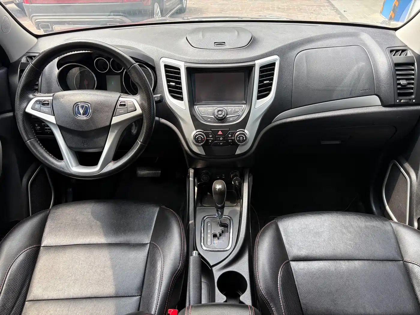 Фото 17 - Changan CS35