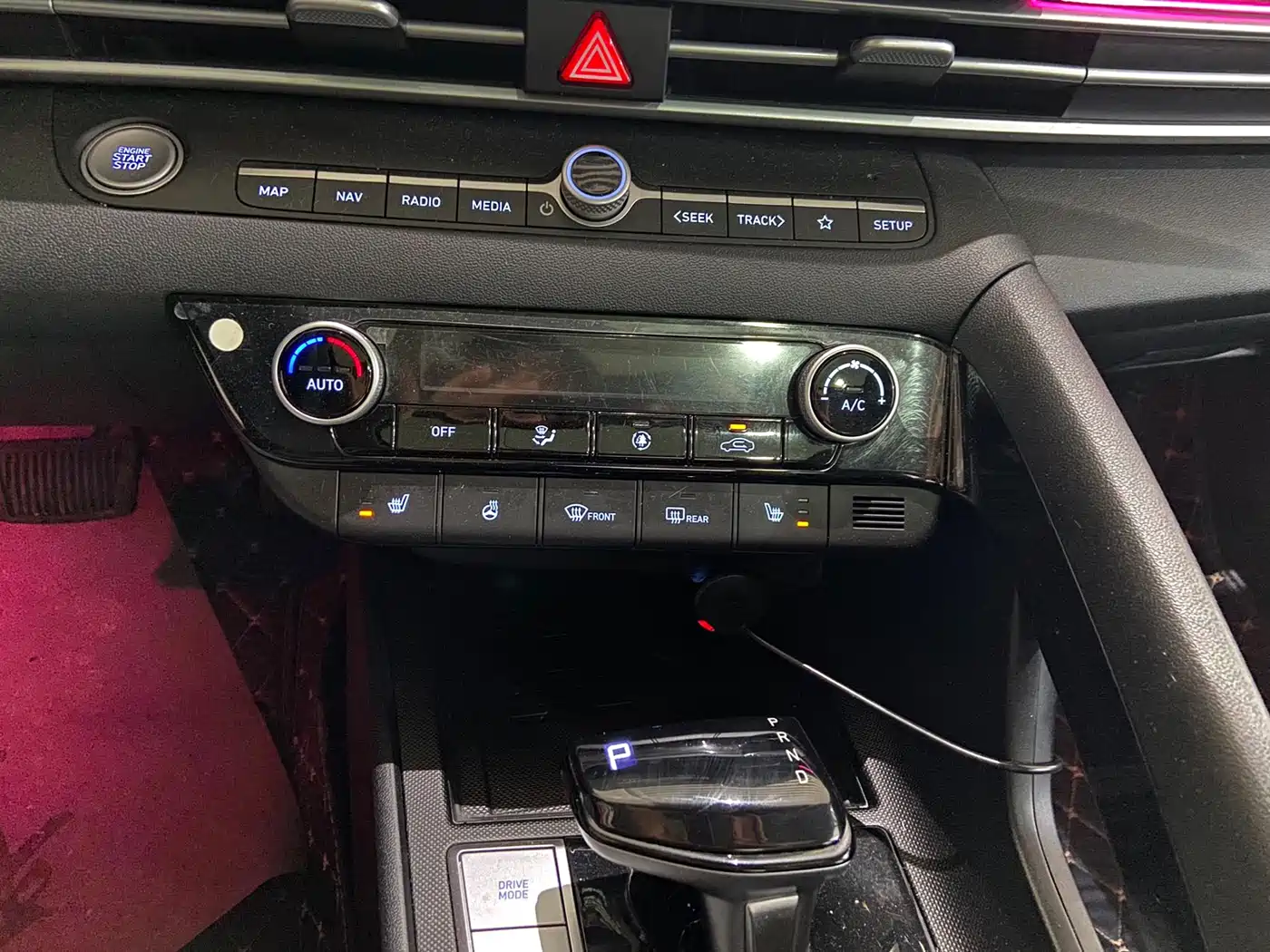 Hyundai Elantra 2023 Model 1.5L CVT LUX Premium Edition фото 23
