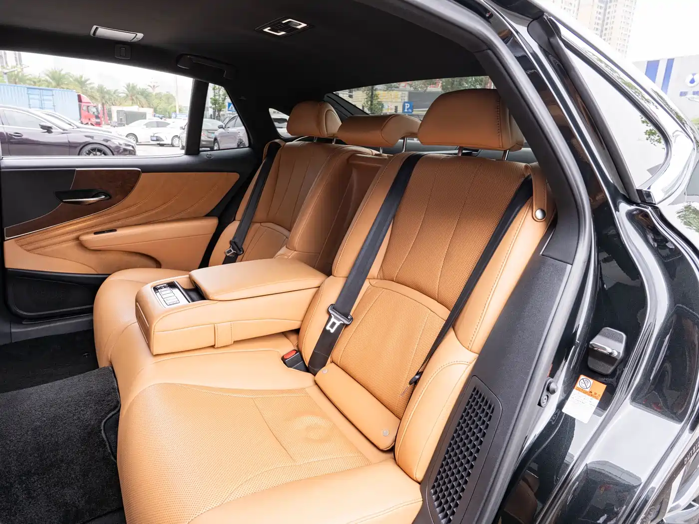 Lexus LS 2021 500h Excellence Edition фото 12