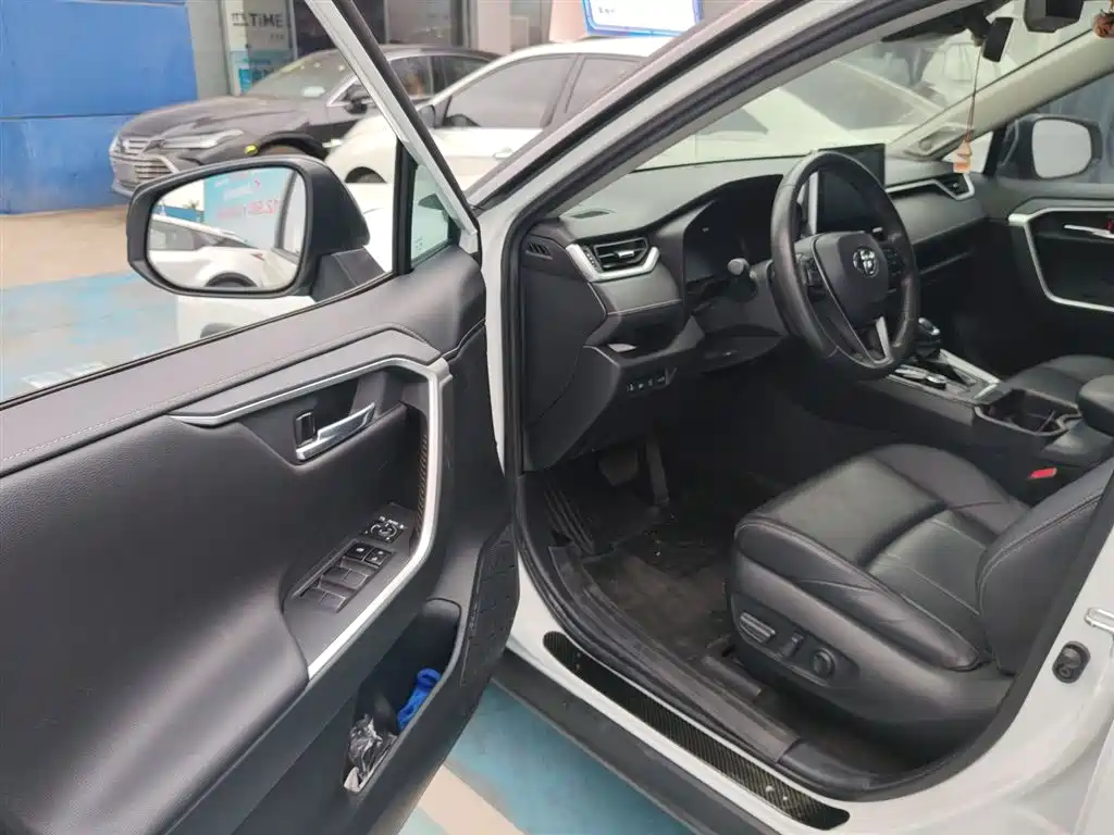 Toyota RAV4 Rongfang 2022 Hybrid 2.5L E-CVT 4WD Elite Plus Edition фото 23