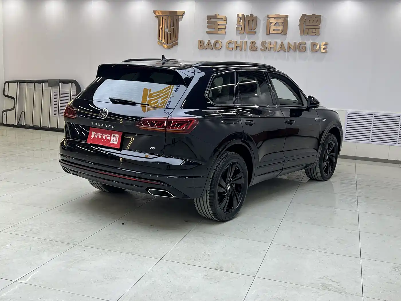 Volkswagen Touareg 2023 3.0TSI R-Line Black Sports Package фото 2