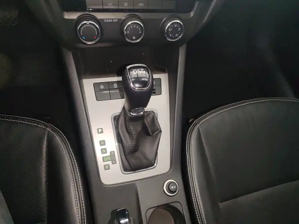 Škoda Octavia 2018 TSI230 DSG Comfort Edition фото 14