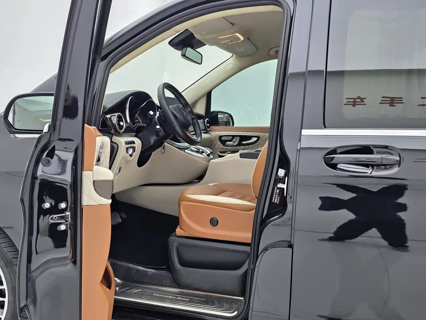 Mercedes-Benz V-Class 2018 V 260 L Premium Long Wheelbase Edition China VI фото 9