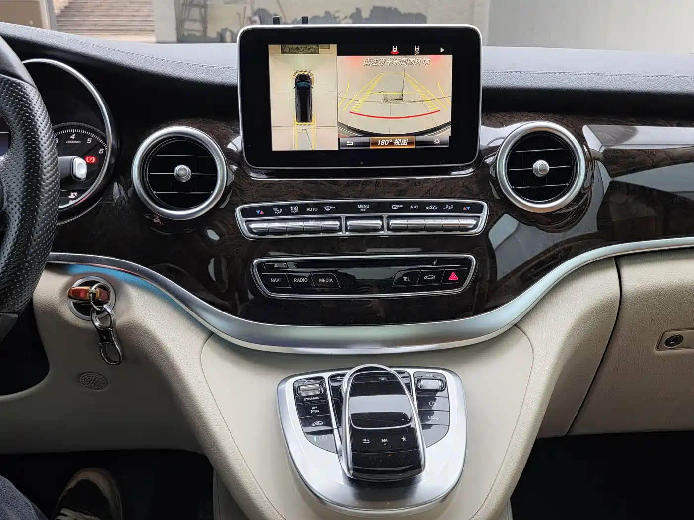 Mercedes-Benz V-Class 2018 V 260 L Premium Long Wheelbase Edition China VI фото 18