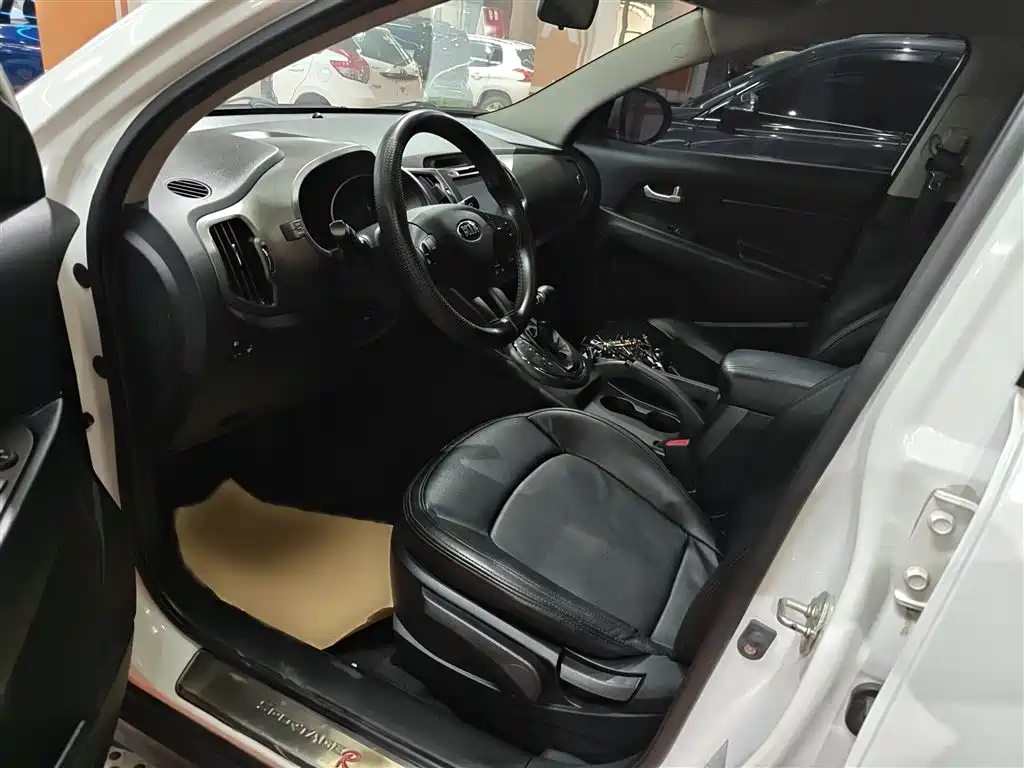 Kia Sportage 2015 2.0L Automatic 2WD GL фото 8
