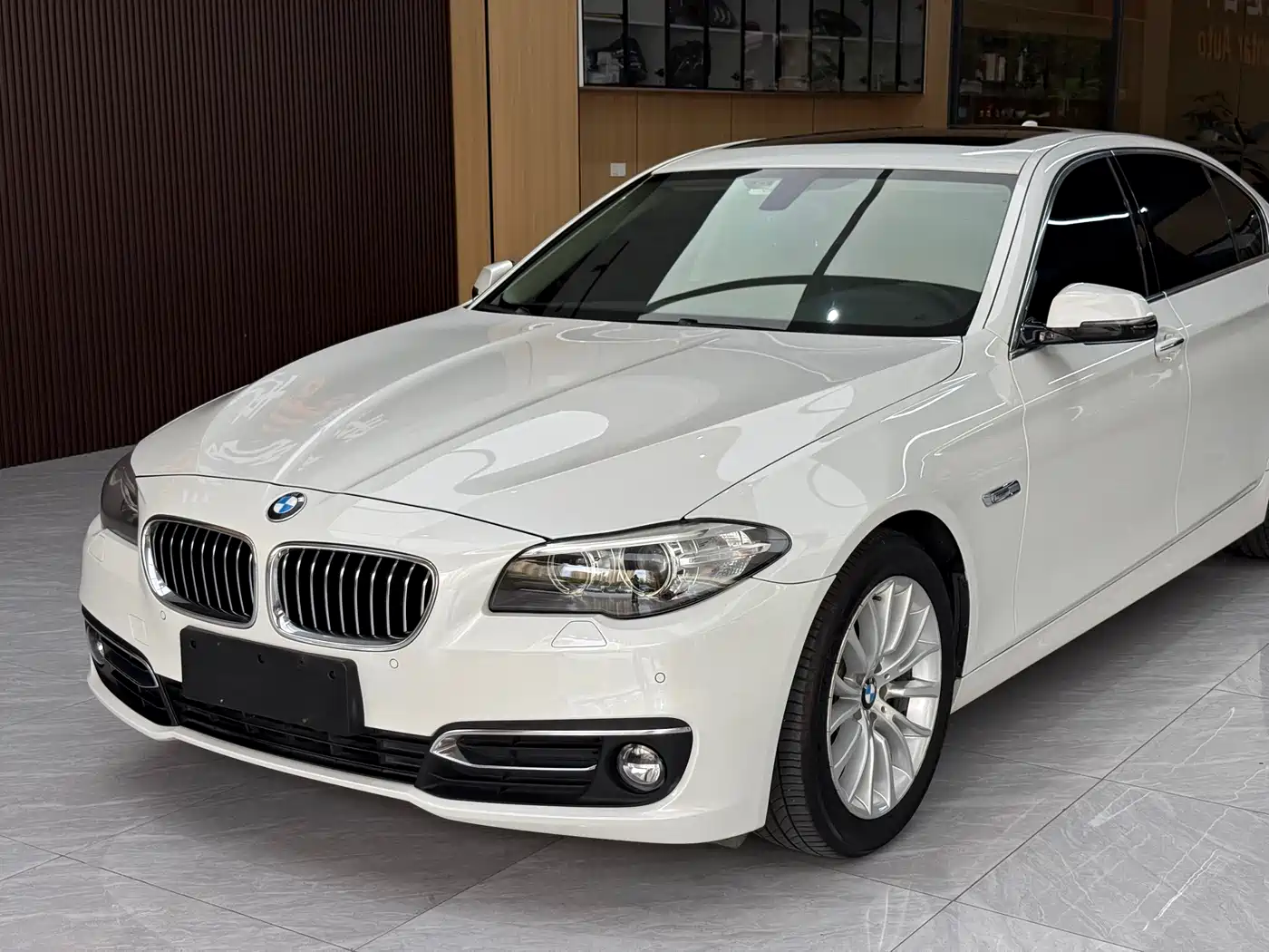 BMW 5 Series 2017 525Li Luxury Design Package фото 9