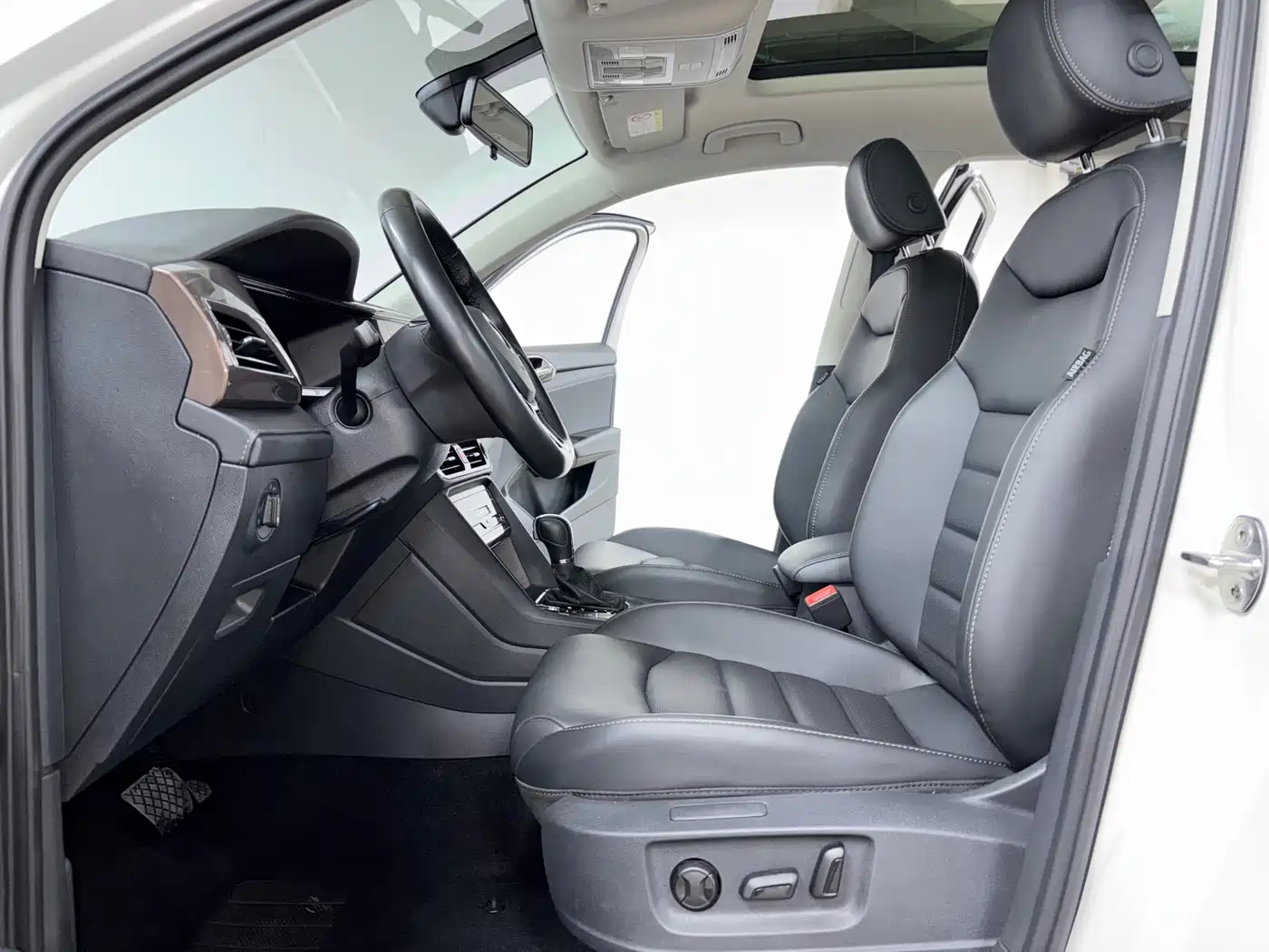 Volkswagen Tharu 2022 280TSI FWD Luxury Edition фото 7