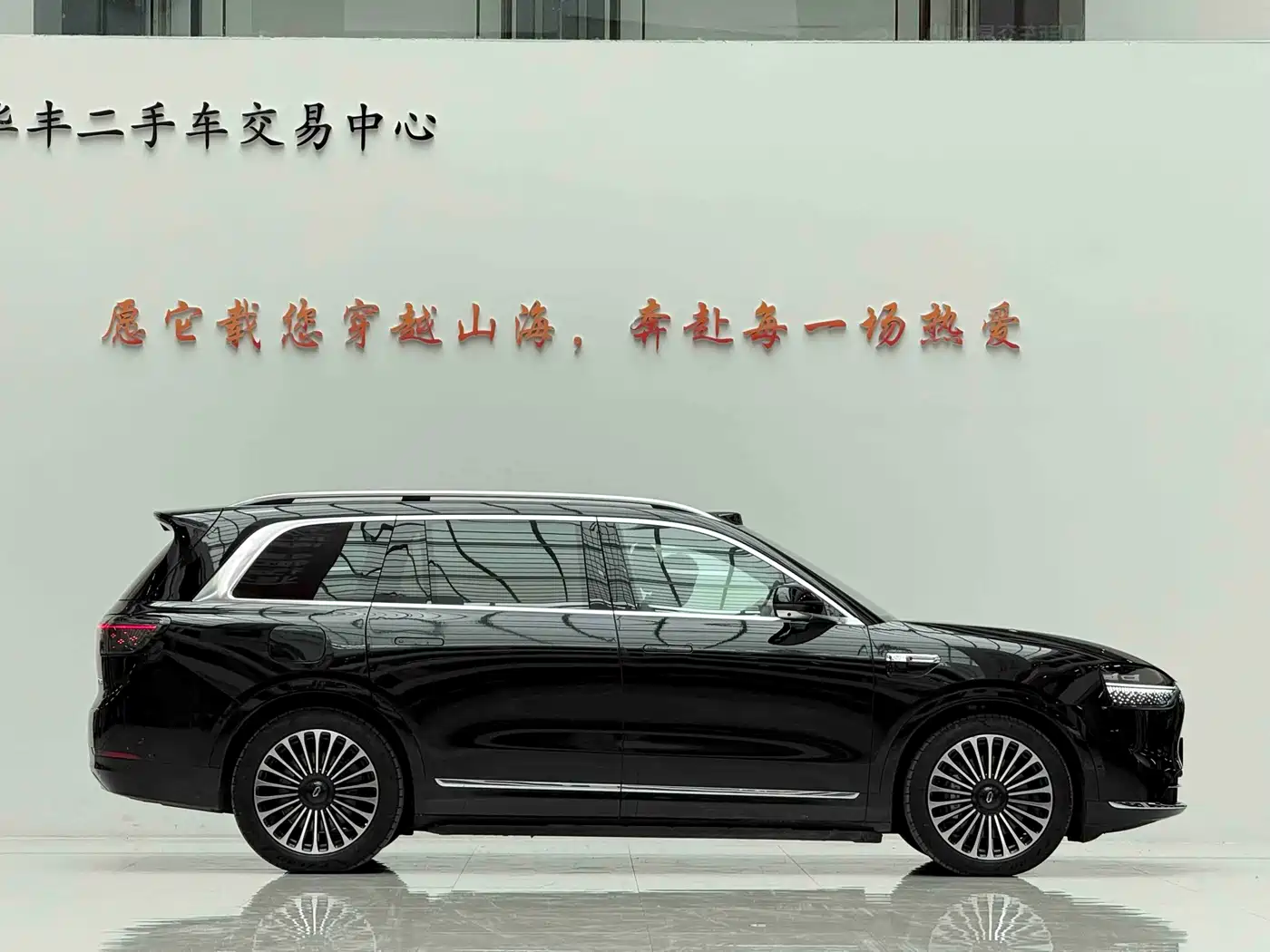 AITO Wenjie AITO M9 2025 Extended Range Ultra 52kWh 6-Seater фото 4