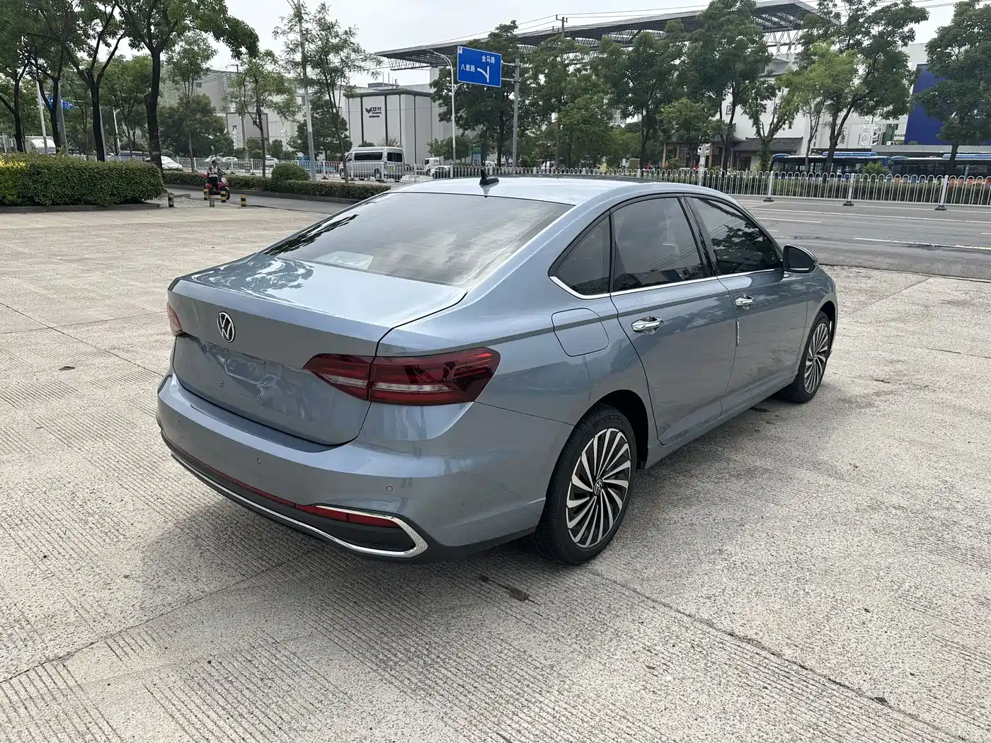 Volkswagen Lavida 2023 Model 280TSI DSG Eternal Edition фото 5