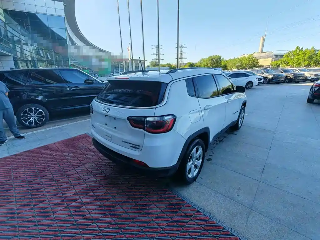 Фото 7 - Jeep Compass